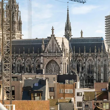 Apartment Modern Penthouse With Unique Terraces!